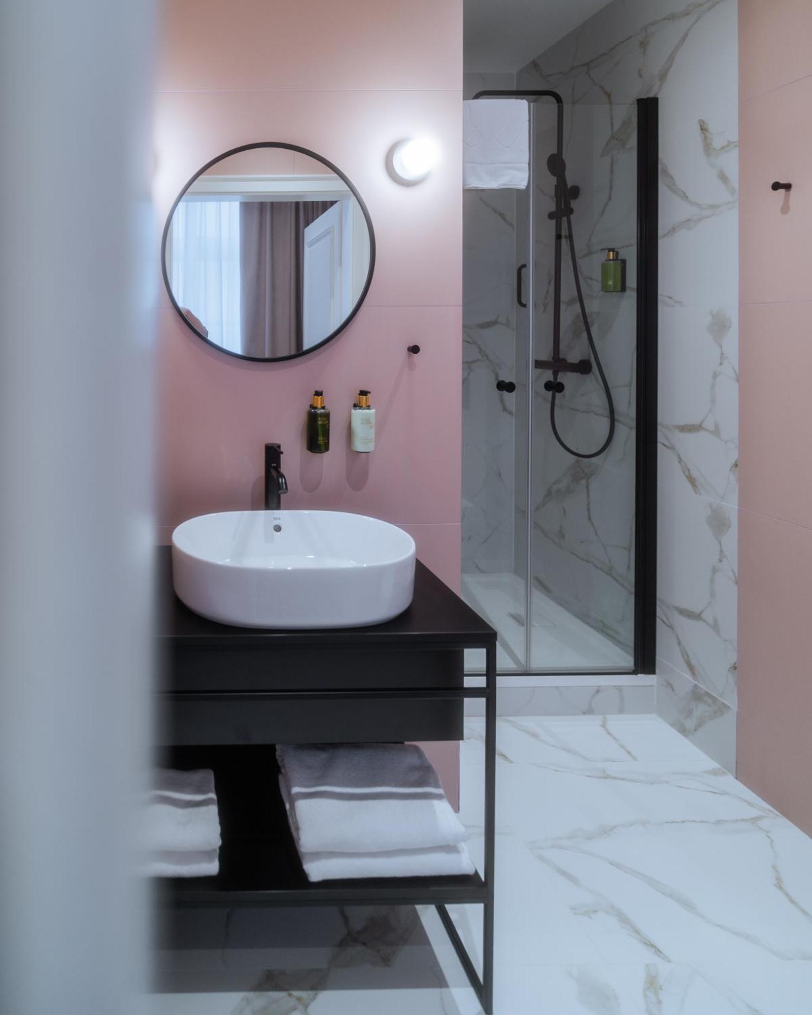 Hotel Pietryna Lodz  Ngoại thất bức ảnh