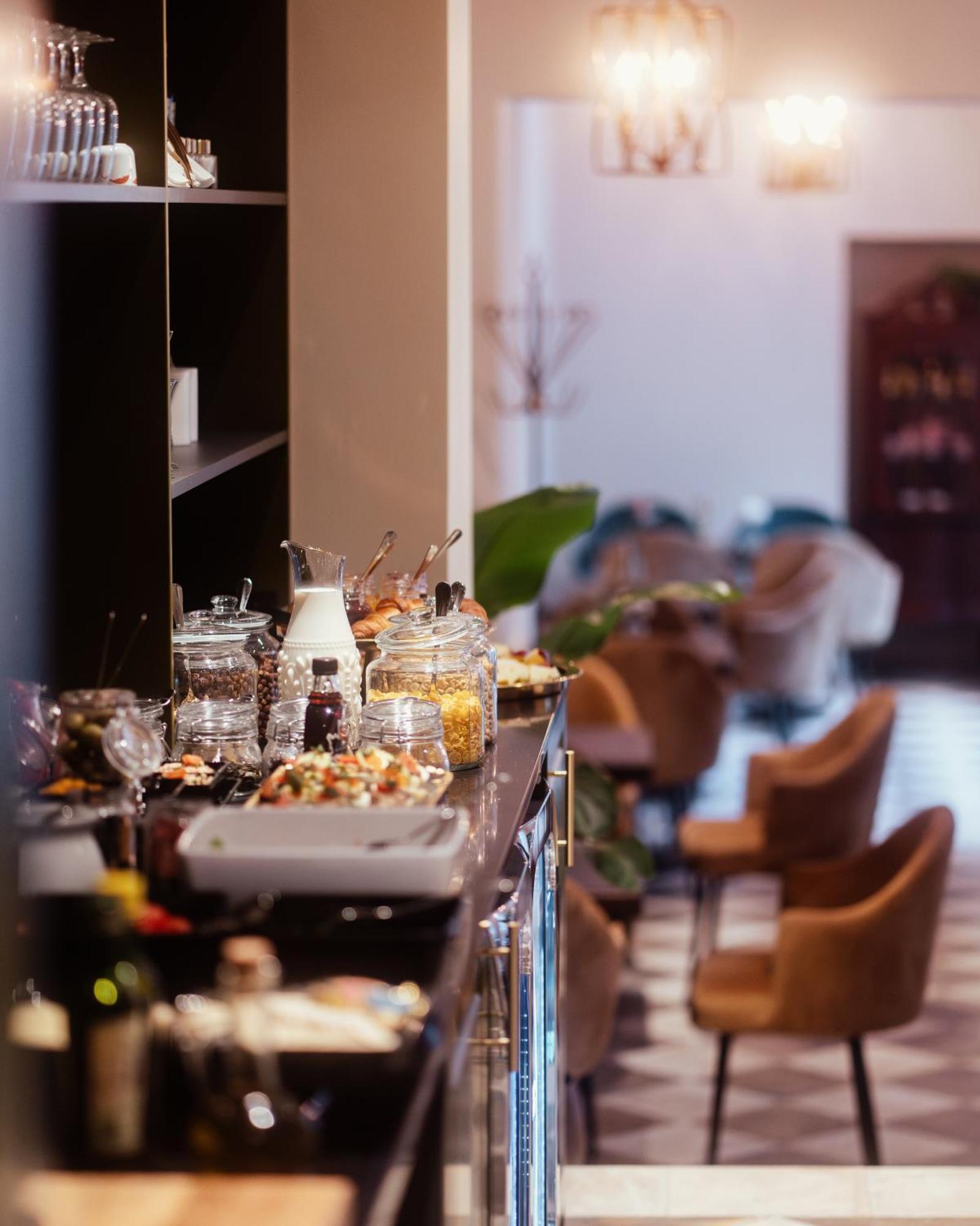 Hotel Pietryna Lodz  Ngoại thất bức ảnh